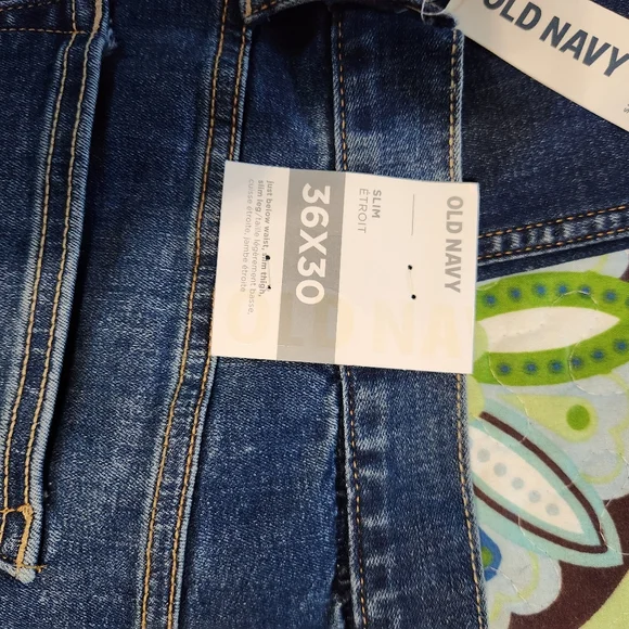 Old Navy Blue Relaxed Jeans with Classic Indigo Wash - Picture 9 of 9